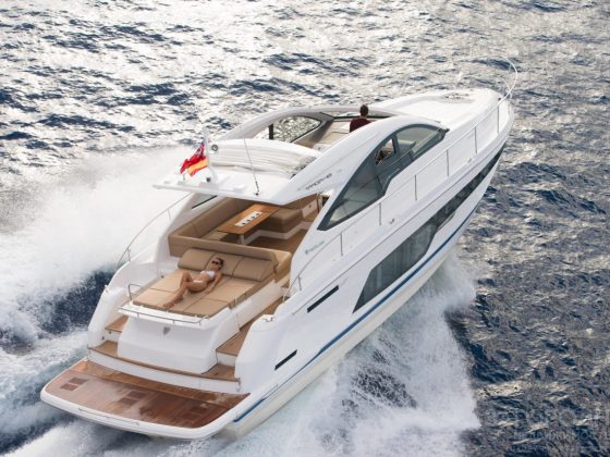Яхты Fairline Yachts - мощность и грация, захватывающие дух