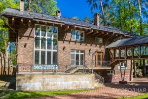 Элегантный загородный дом