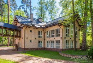 Элегантный загородный дом