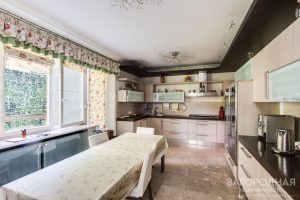 Элегантный загородный дом