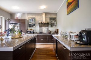 Дом на Большой дамбе в Козине