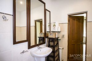 Дом на Большой дамбе в Козине