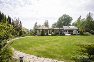 Дом на Большой дамбе в Козине