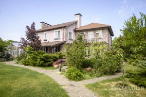 Дом на Большой дамбе в Козине