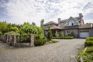 Дом на Большой дамбе в Козине