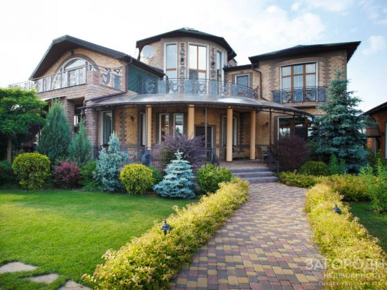 Кому нужны сегодня вчерашние дворцы. Вторая жизнь (Продолжение)