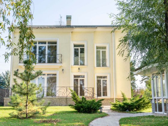 Коттедж с входом к реке в Конча-Заспе