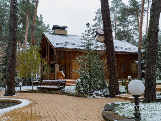 Классический особняк в Пуще Сосновой